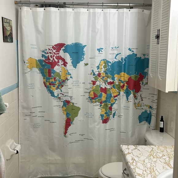 Beautiful and educative shower white curtain with world map in color. - Picture 6 of 7